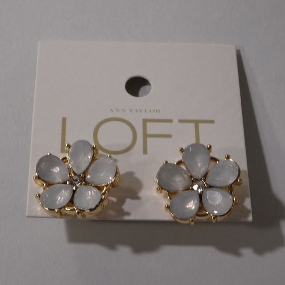 Ann Taylor LOFT GOLD Opal Flower Stud Earrings NWT 29 - Picture 5 of 5